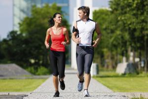 Hacer ejercicio periódicamente es otra forma de acelerar el metabolismo