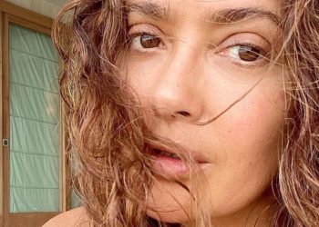 Tu rutina de belleza si tienes más de 50 años debe incluir hidratación, exfoliación y limpieza.