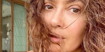 Tu rutina de belleza si tienes más de 50 años debe incluir hidratación, exfoliación y limpieza.