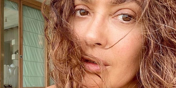 Tu rutina de belleza si tienes más de 50 años debe incluir hidratación, exfoliación y limpieza.