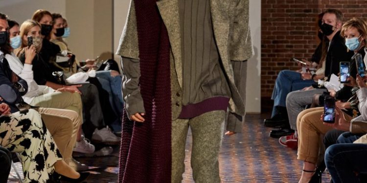 Belleza e intimidad en la colección 'Nudes', la nueva mirada al futuro de la escuela ESNE