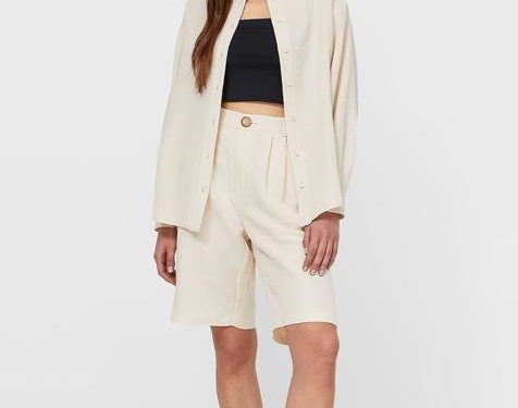 Esa camisa de primavera que has estado buscando durante años está en Stradivarius y es genial para tu look con jeans