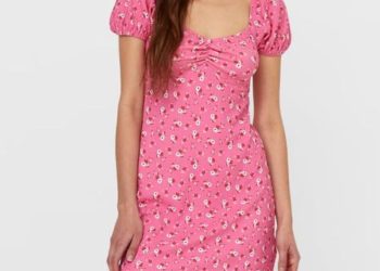 Este vestido corto, con mangas abullonadas y cuello en V es muy cómodo y favorecedor.