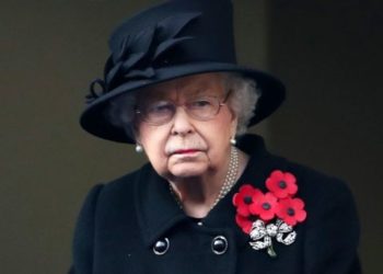 De luto, pero en actividad: Isabel II volvió a encabezar actos tras la muerte de su esposo