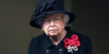 De luto, pero en actividad: Isabel II volvió a encabezar actos tras la muerte de su esposo