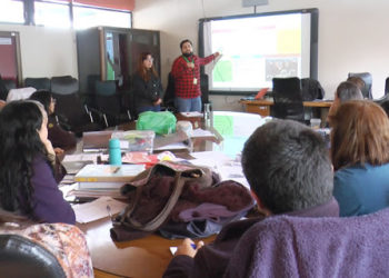 [Video] Mujer se hizo pasar por su hija y fue a clases todo un día