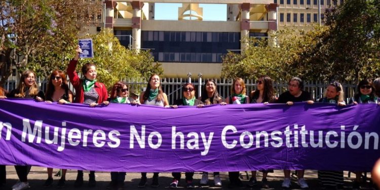Una Constitución feminista, con medidas anticorrupción y transparente