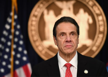 Mujeres que acusaron a Cuomo, Gobernador de Nueva York, de acoso expresaron alivio por su dimisión