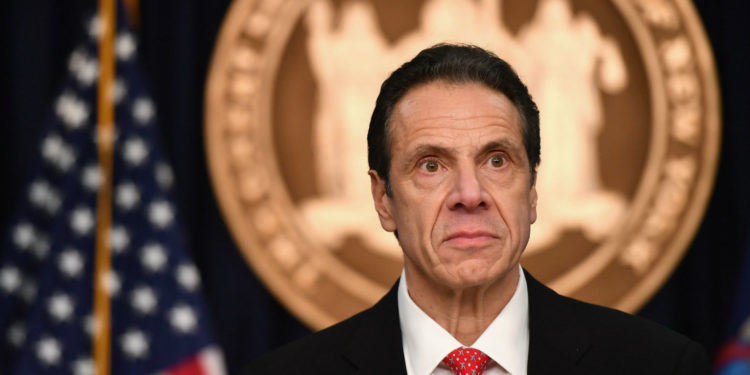 Mujeres que acusaron a Cuomo, Gobernador de Nueva York, de acoso expresaron alivio por su dimisión