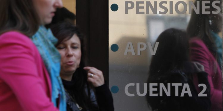 Ley corta de pensiones: Ejecutivo analiza incluir incentivos para mujeres y clase media