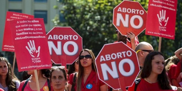 Despenalización del aborto: Comisión de la Cámara rechaza en general el proyecto de ley