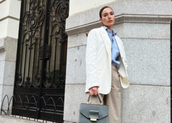 Así que viste la camisa de hombre como las mujeres más elegantes