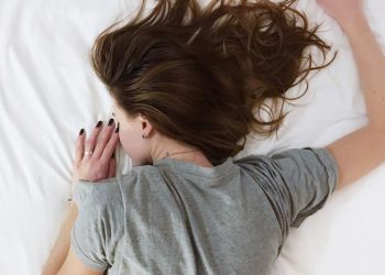 Así te ayuda la meditación a dormir mejor y a no despertarte por la noche