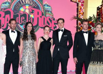 Carolina y Carlota vuelven a dar una lección de estilo con looks espectaculares