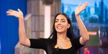 Georgina Rodríguez sorprende en 'El Hormiguero' con su look más básico que combina con diamantes