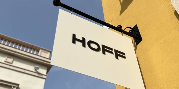 Hoff abre tienda en La Roca Village