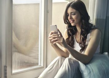 La aplicación que te pone fácil ser infiel sin que tu pareja se entere que arrasa entre las francesas