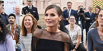 La reina Letizia se va de concierto con el vestido negro que estrenó en los Premios de ABC