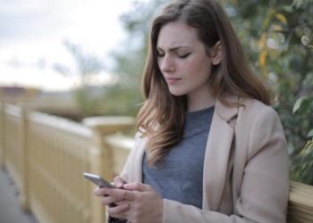 Malas noticias para los que mandan fotos explícitas sin consentimiento: inteligencia artificial contra el acoso