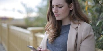 Malas noticias para los que mandan fotos explícitas sin consentimiento: inteligencia artificial contra el acoso