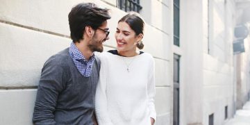 Por qué hay más rupturas sentimentales en primavera: el fenómeno se llama uncuffing