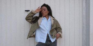 Tenemos la chaqueta de doble faz más preciosa que mejor sienta a las chicas bajitas