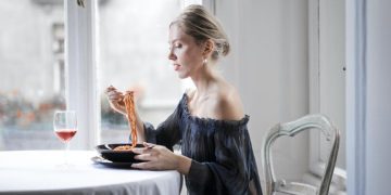 Ventajas y desventajas del ayuno intermitente: así ayuda a bajar peso