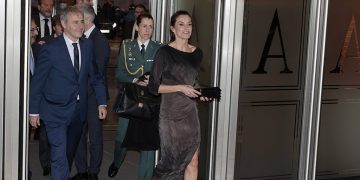 ¿Acierto o error? La reina Letizia estrena su vestido más complicado
