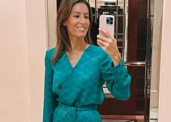 Ana Boyer tiene el look de invitada cómodo más ponible y reutilizable del momento (y es de Tamara Falcó)