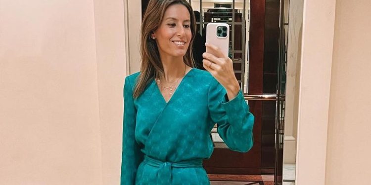 Ana Boyer tiene el look de invitada cómodo más ponible y reutilizable del momento (y es de Tamara Falcó)