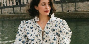 Blusas con estampado floral bonitas y baratas para llevar con vaqueros