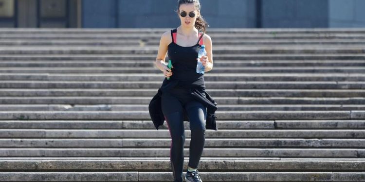 Cinco claves para perder peso y volumen antes del verano: empieza ya para lucir tipazo en la playa