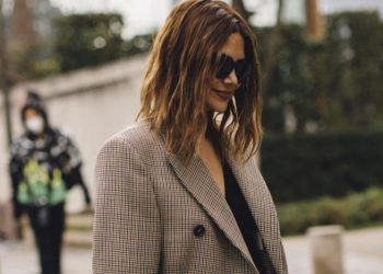 El abrigo con estampado de cuadros que añadirás a tu lista del Black Friday