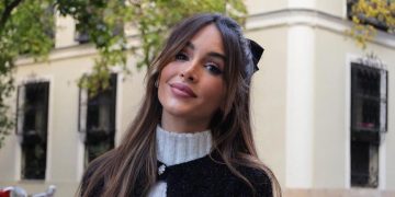 El top y chaqueta de punto de Zara que puedes llevar hasta con unos pantalones de lentejuelas