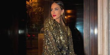 El vestido corto con brillos de Mango Outlet baratísimo para triunfar en Nochevieja