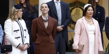 Ficha el abrigo de Zara baratísimo que ha llevado esta royal de Mónaco