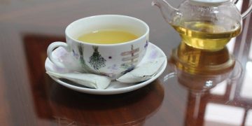 La infusión natural que cuida tu piel mejor que una crema antiarrugas: parecerás mucho más joven