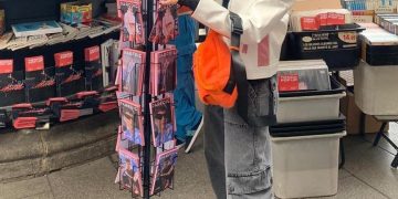 Los pantalones cargo en gris oscuro de Parfois serán tu mejor adquisición de la semana