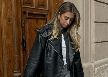 Seis biker oversize negras para un look juvenil y moderno ​