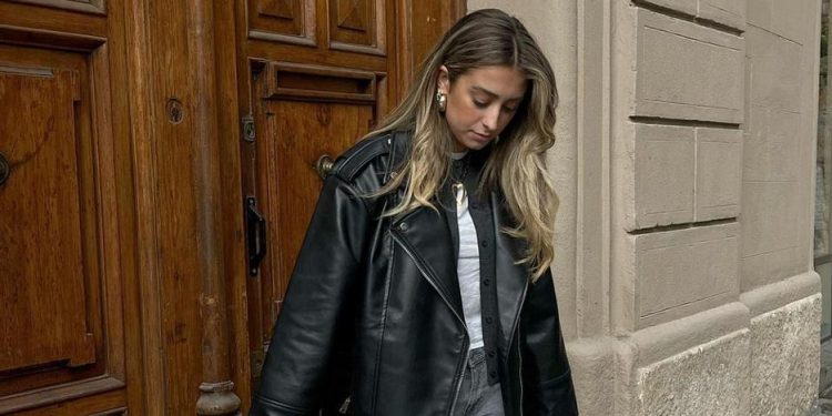 Seis biker oversize negras para un look juvenil y moderno 