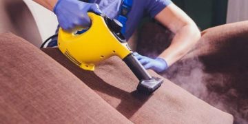 Cómo limpiar tu sofá de tela en casa: consejos y trucos útiles para mantenerlo como nuevo