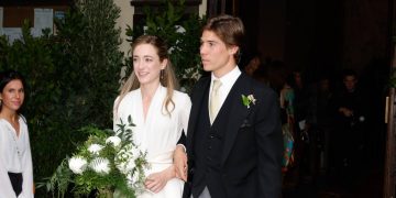 El original vestido de novia con falda abullonada de Victoria Montes Suelves