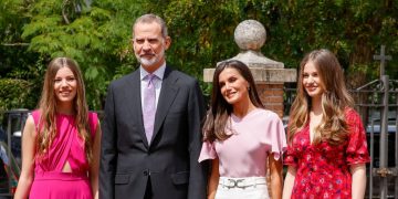 La infanta Sofía demuestra con su look de confirmación que es la más 'fashion' de la familia real
