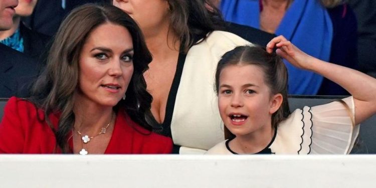 deslumbra de rojo: El look de Kate Middleton en el concierto de la Coronación de Carlos III
