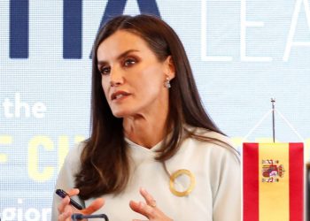 traje sastre y vestido midi