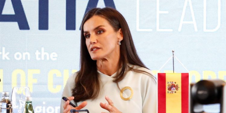 traje sastre y vestido midi