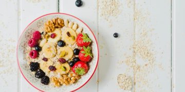 DESAYUNO SIN COLESTEROL: Recetas con avena para reducir los triglicéridos por la mañana