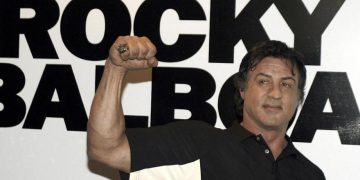 DRAGON FLAG | El ejercicio que hacía Rocky para endurecer los abdominales