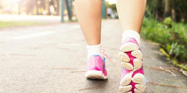 Desvelamos las claves de los profesionales para caminar y perder peso: así debes hacerlo