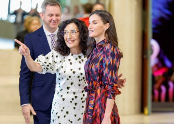 El estilismo más psicodélico de la reina Letizia